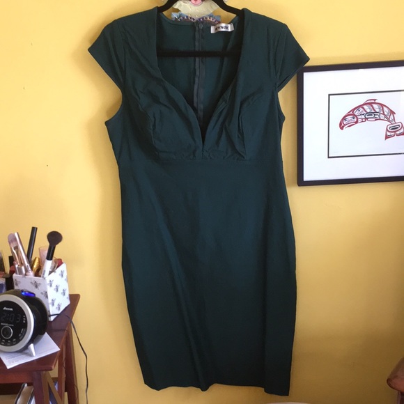 Mystic Dresses & Skirts - Moving sale! Va-va-voom green cocktail dress